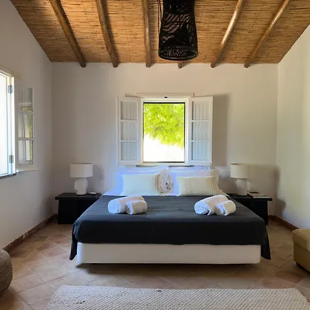 Casa Ameixas Bed & Breakfast
