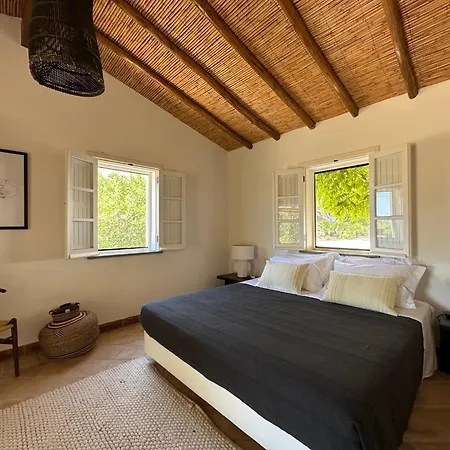 Casa Ameixas Bed & Breakfast