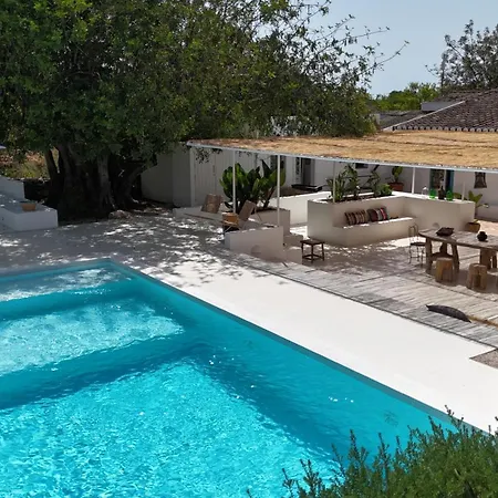Casa Ameixas Bed & Breakfast